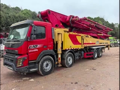 새니는 콘크리트 펌프 트럭을 사용했습니다