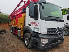 새니는 콘크리트 펌프 트럭을 사용했습니다