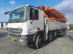 2013 Zoomlion는 52m 콘크리트 펌프 트럭을 사용했습니다.