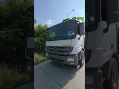 줌리언은 콘크리트 펌프 트럭을 사용했습니다